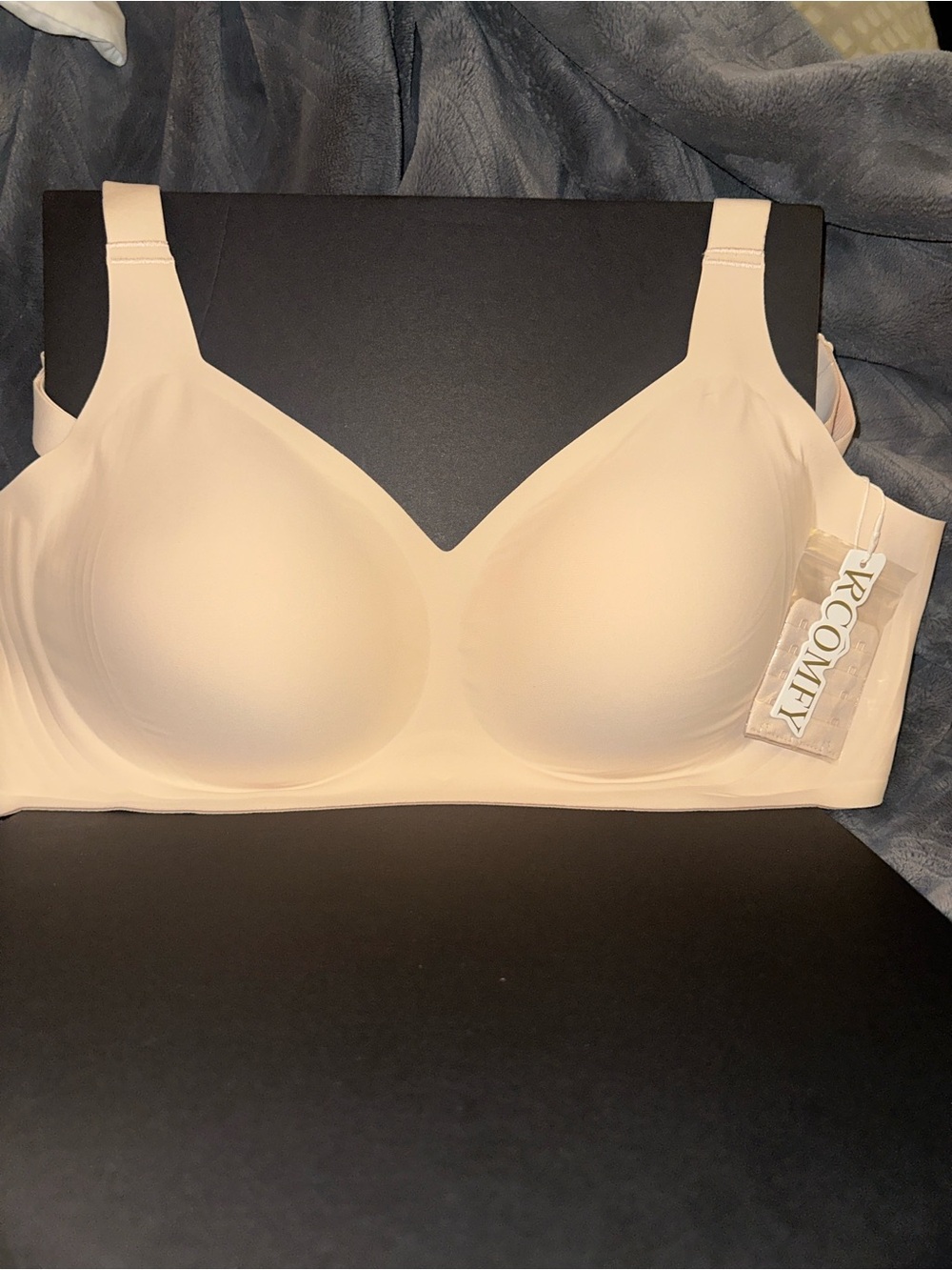 Nude Seamless Wireless Bra - Picture 3 of 7